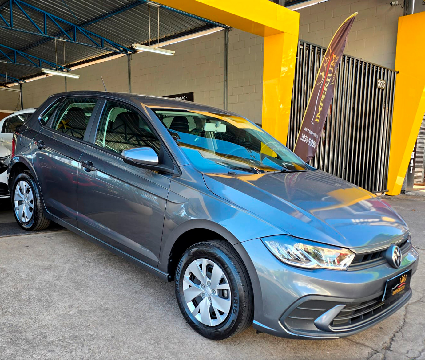 Painel e multimídia do Tracker